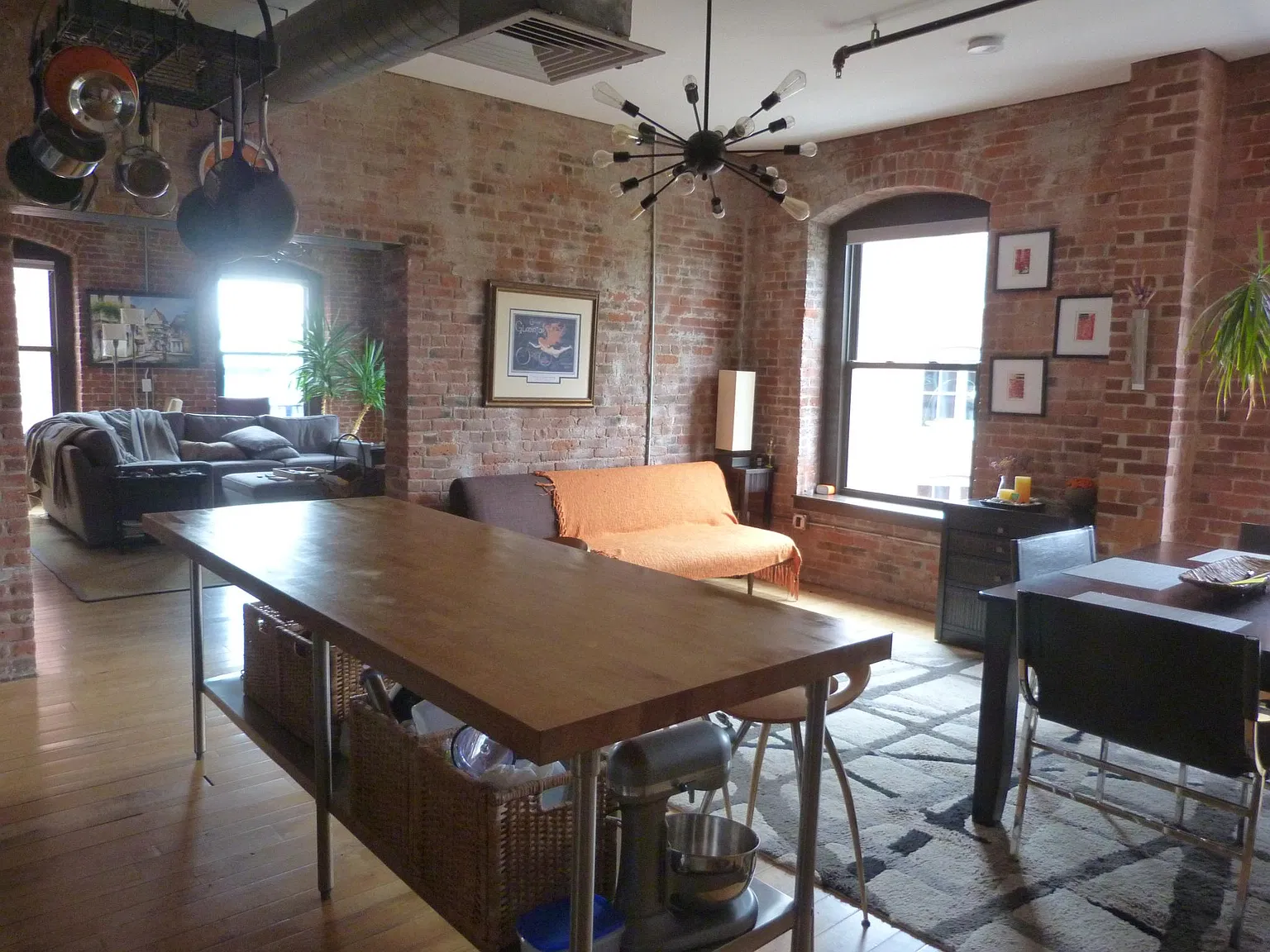 21 Wormwood St — Photo 3