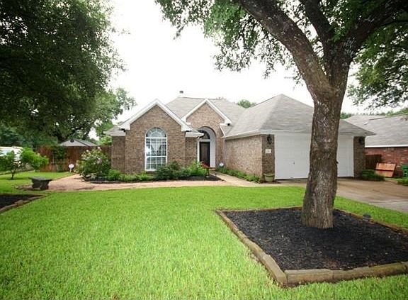 2nd image of 1915 Oak Hollow Dr