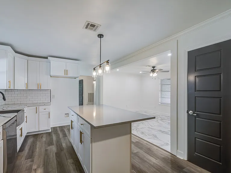 1521 Pearl St — Photo 7