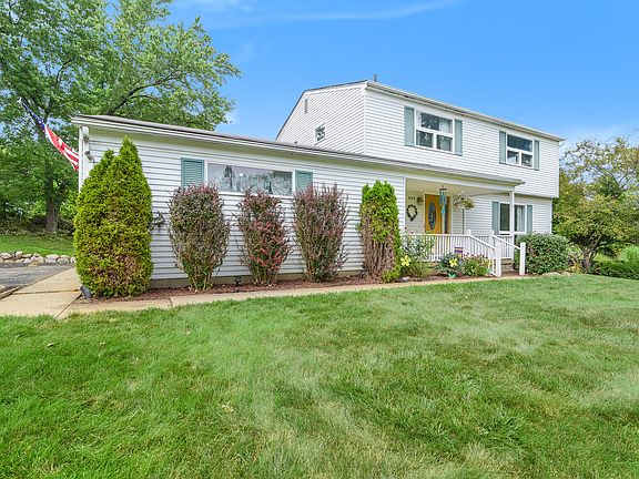 2nd image of 3234 Moraine Dr