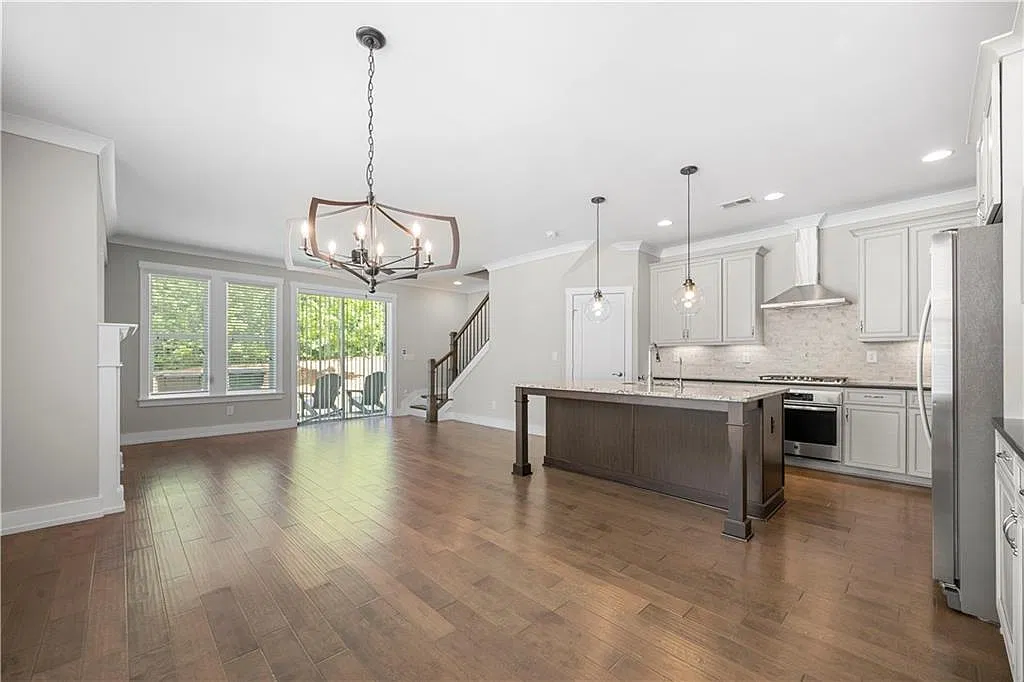 3 bed, 2.5 bath, 2022 sqft, $3,000 — Photo 4