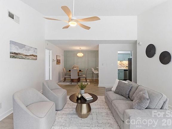 4th image of 1612 Sharon Rd W