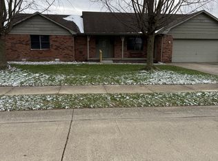 913 Oak Park Dr, Shelbyville, IN