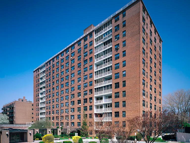 3135 Crescent St #3H — Photo 5