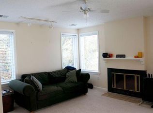 1946B Villaridge Dr, Reston, VA 20191