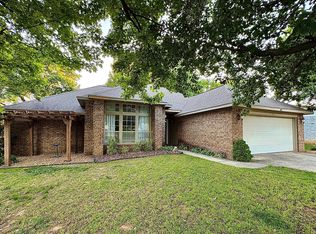 220 Bluff Dr, Lowell, AR 72745