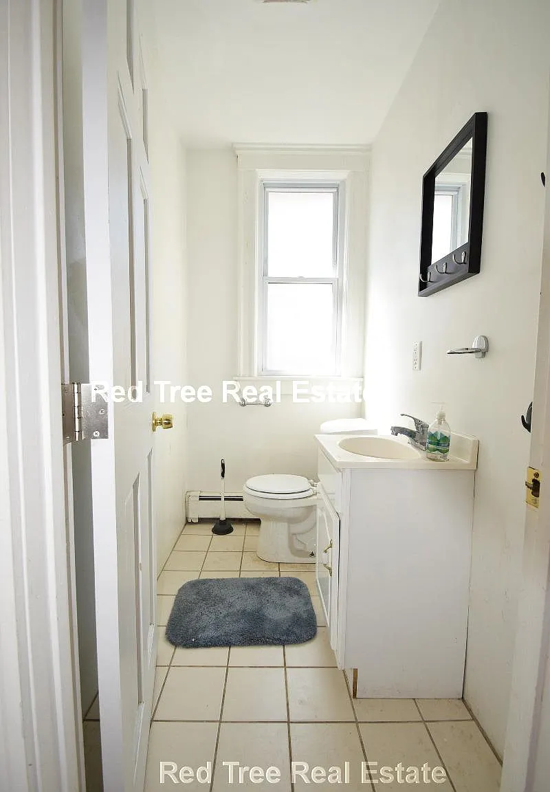 6 bed, 2.5 bath, 2330 sqft, $7,500 — Photo 1