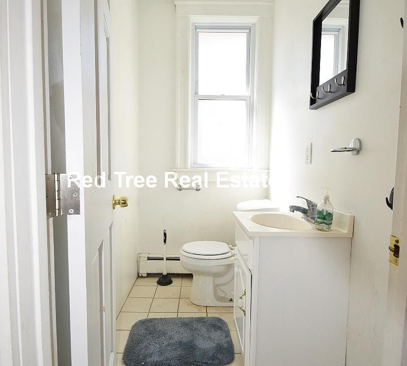 1st image of 62 Algonquin Rd #2