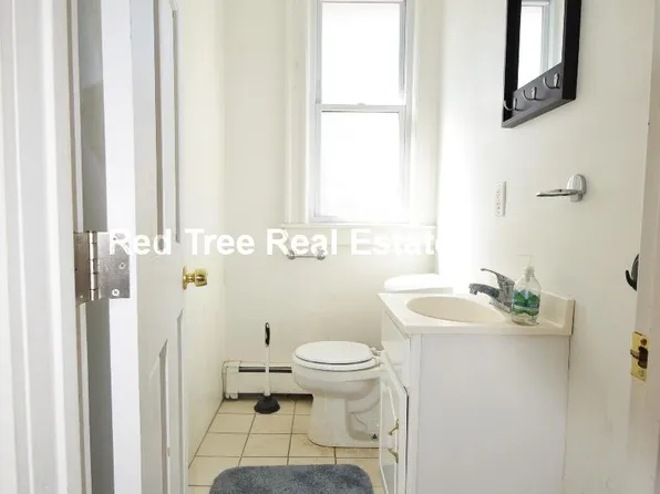 62 Algonquin Rd #2, Chestnut Hill, MA 02467