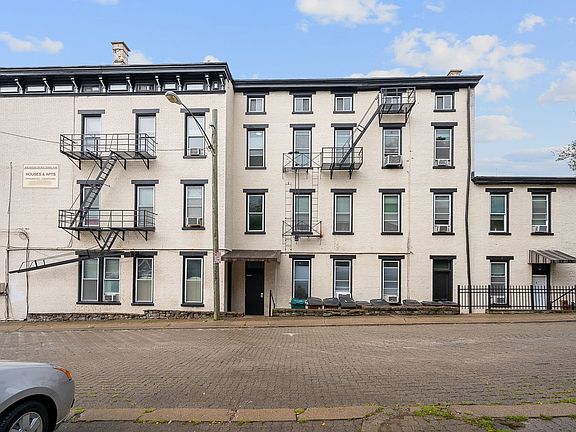 2nd image of 2419 Vine St APT 8