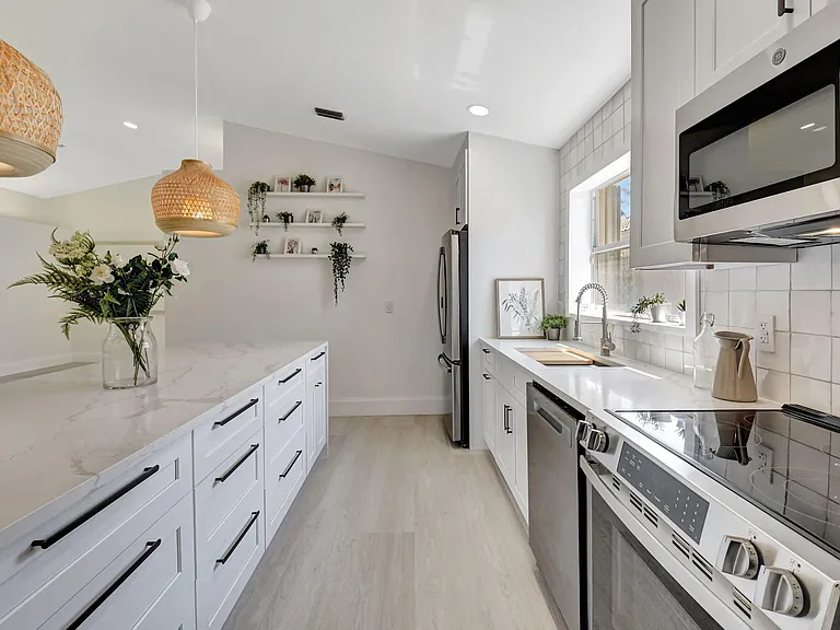 11287 Vivero Ave — Photo 5