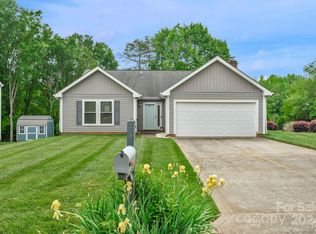 12139 Woodside Falls Rd, Pineville, NC 28134