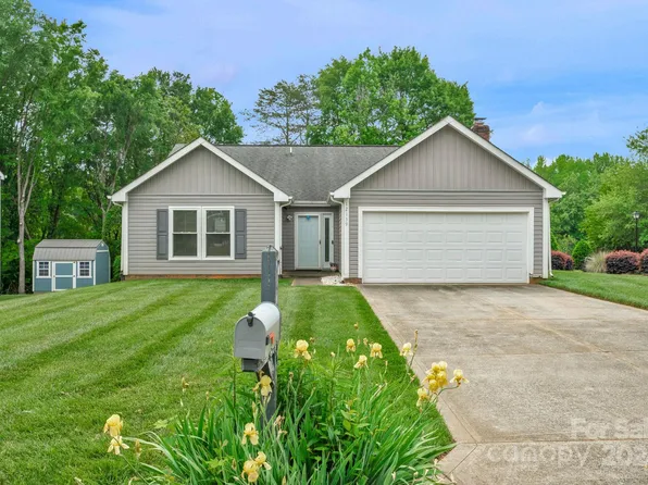 12139 Woodside Falls Rd, Pineville, NC 28134