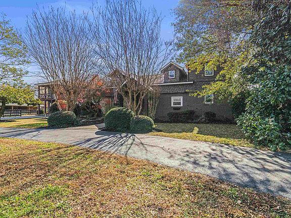 2nd image of 102 Harts Ln