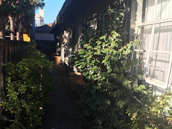 4th image of 2261 Yale St
