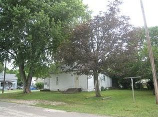 20 W Cofield St, Aurora, MO 65605