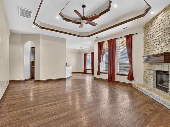 3rd image of 3712 Oakridge Cir