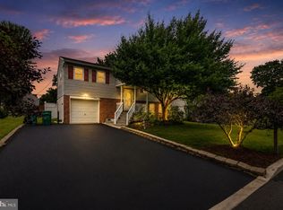 913 Seminary St, Pennsburg, PA 18073