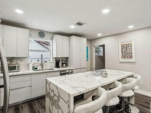2300 Island Dr