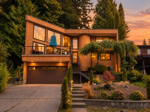 159 Roe Dr, Pt Moody, BC V3H 3M9