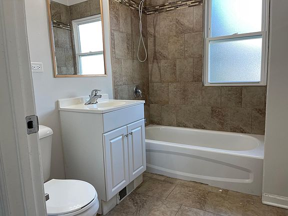4th image of 823 Singer Ave