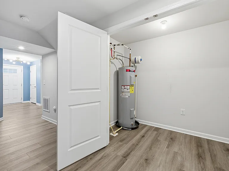1104 Brimstone Way — Photo 9