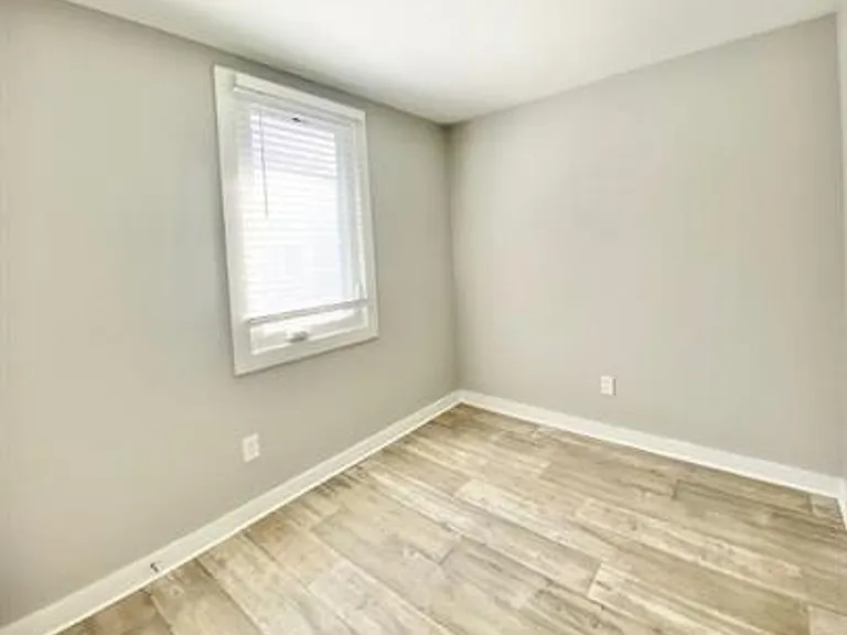 1124 Tree St — Photo 6