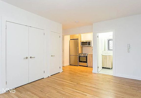 5th image of 434 W 19th St APT 5B