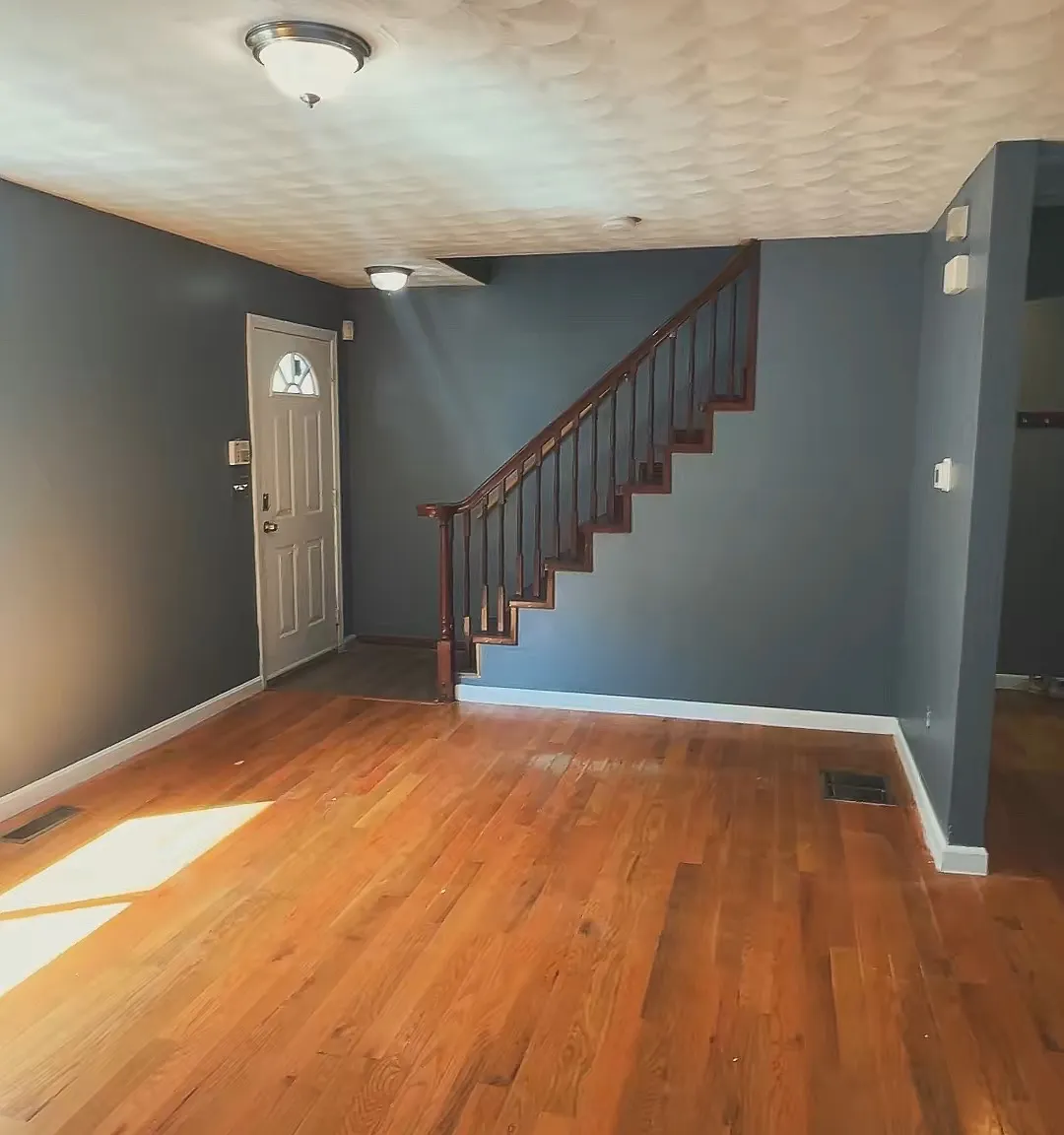 3 bed, 1.5 bath, 1100 sqft, $2,300 — Photo 1