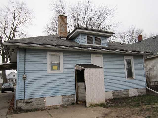 2nd image of 1111 Earl St