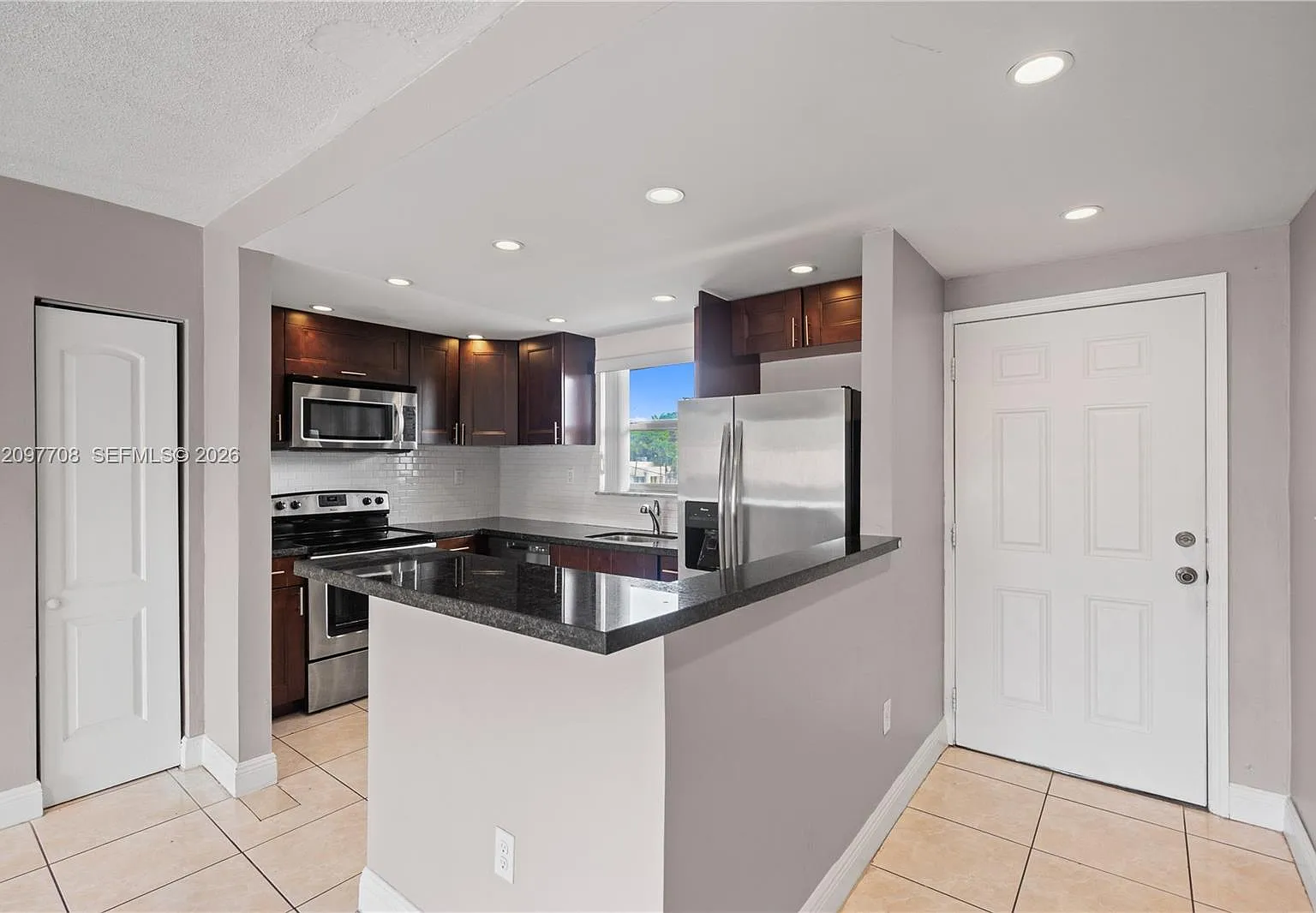 Enclave Tower Condo — Photo 4