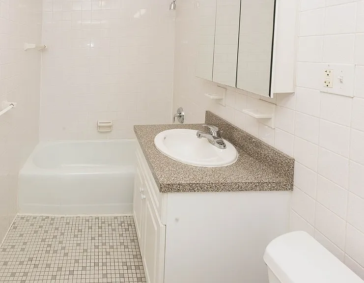 Lakewood Apartments — Photo 32
