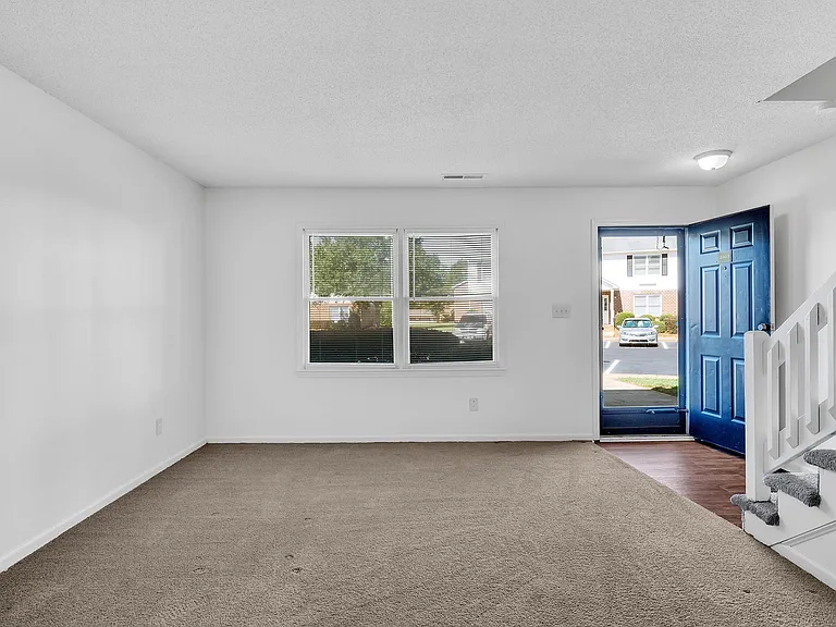 Belmont Heights Apartments & Townhomes — Photo 74