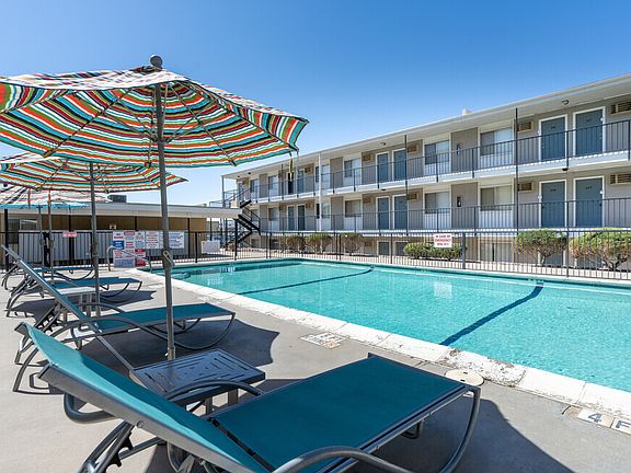 2nd image of 4748 N Mesa St #2859ca6bf
