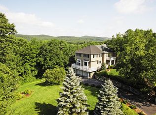 25 Table Rock Rd, Tuxedo Park, NY 10987