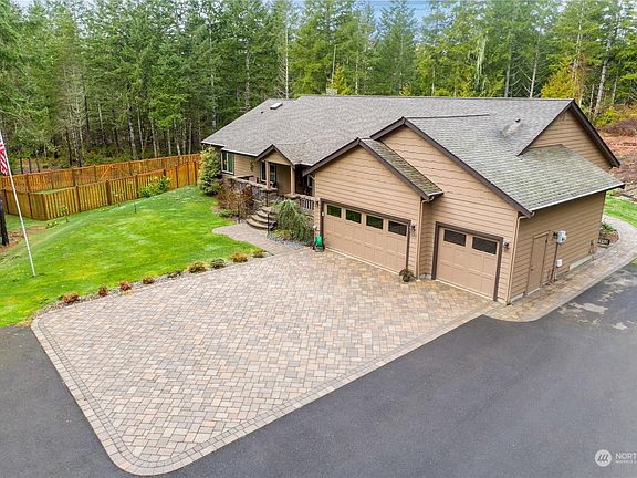2nd image of 520 E Bald Eagle Dr