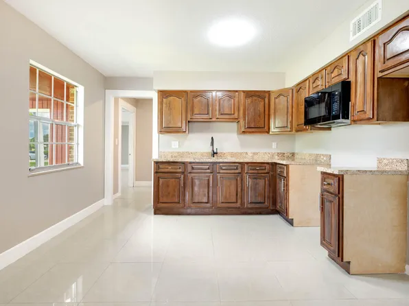 200 NW 10th Street, Belle Glade, FL 33430