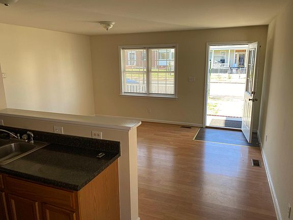 4th image of 2017 North Ave APT B