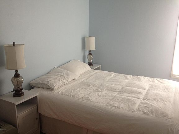 4th image of 1142 E Belmont Ave