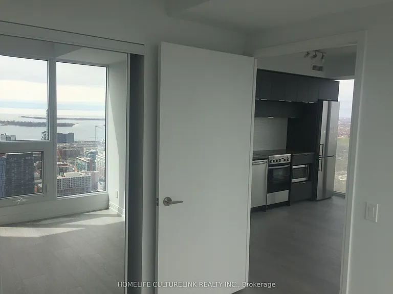 181 Dundas St E #5505 — Photo 3
