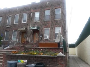 31 Van Dam St, Brooklyn, NY 11222