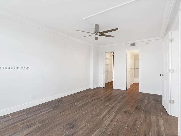 1505 N Riverside Dr #404 — Photo 13
