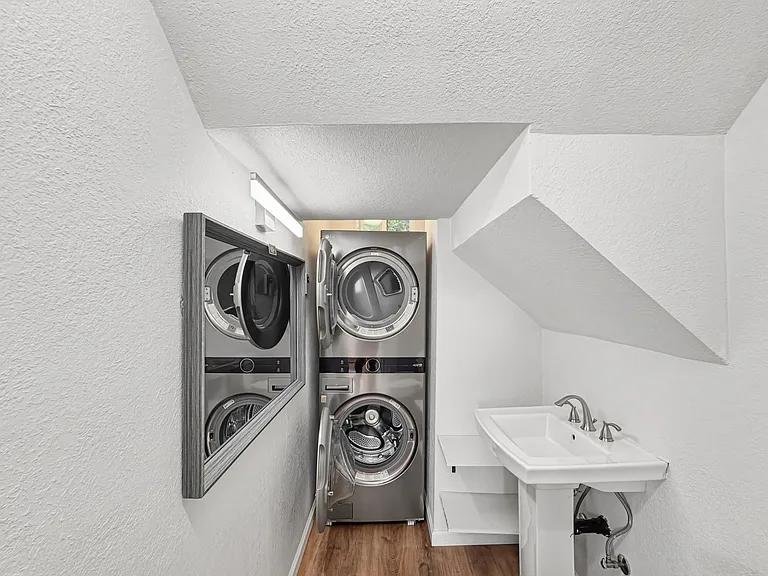 926 Cerrito St — Photo 16