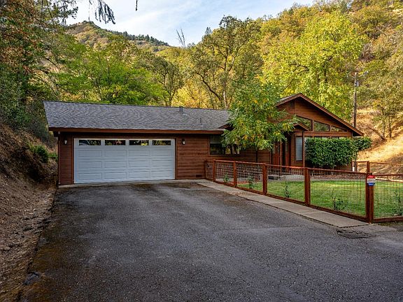 2nd image of 403 Crestview Drive