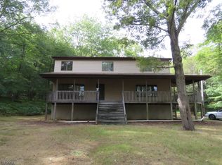 223 Russia Rd, Oak Ridge, NJ 07438