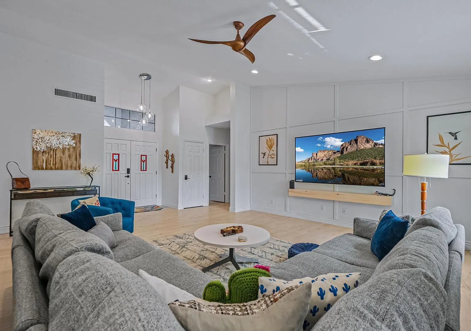 3 bed, 2.0 bath, 2007 sqft, $4,000 — Photo 3