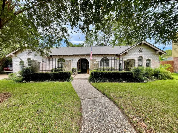 1114 Appleford Dr, Seabrook, TX 77586