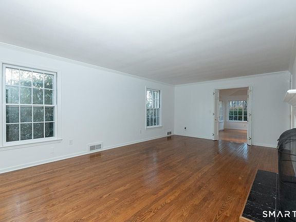4th image of 5 Crane Rd