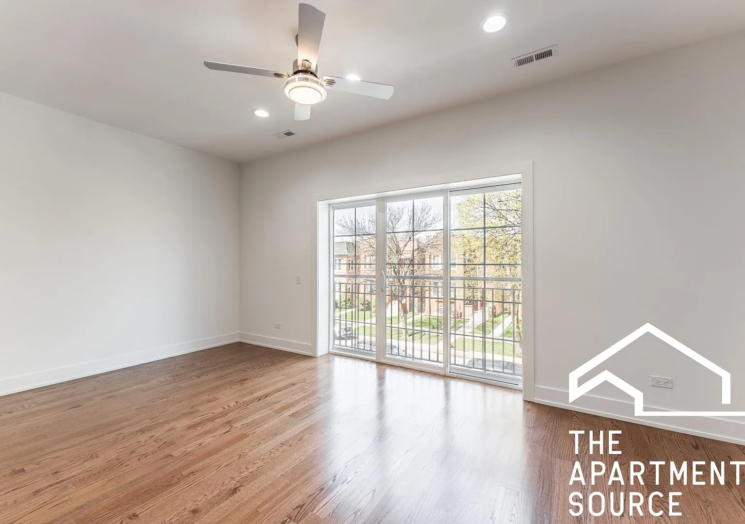 3329 North Avers Avenue #3N — Photo 3