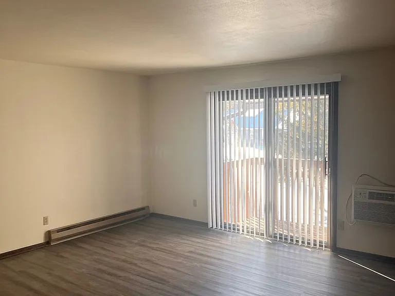 1320-1322 W Meadows Dr — Photo 25